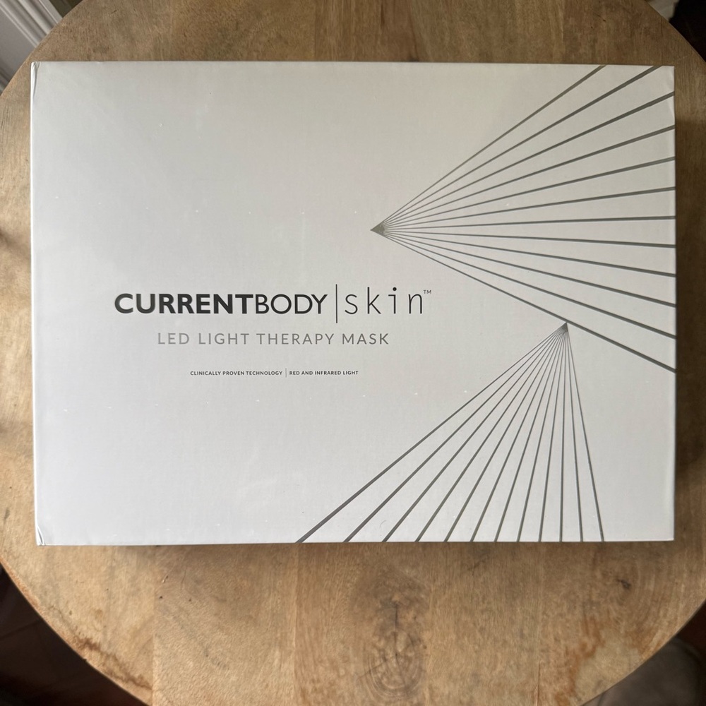 *NIB**CURRENTBODY LED Red Light Therapy Face Mask - Series 1 - Picture 2 of 15